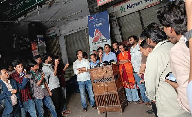 'জয় বাংলা' স্লোগানকে কেন্দ্র করে পুরানা পল্টনে সিপিবির কার্যালয় অবরুদ্ধ, নেতা-কর্মীদের ওপর হামলা